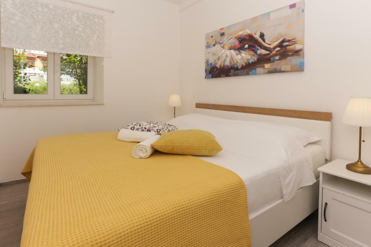 Beach Apartment Korina Sumpetar Esterno foto